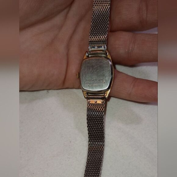 Vintage Gold Lorus watch with a Singapore dial, great condition main image 9